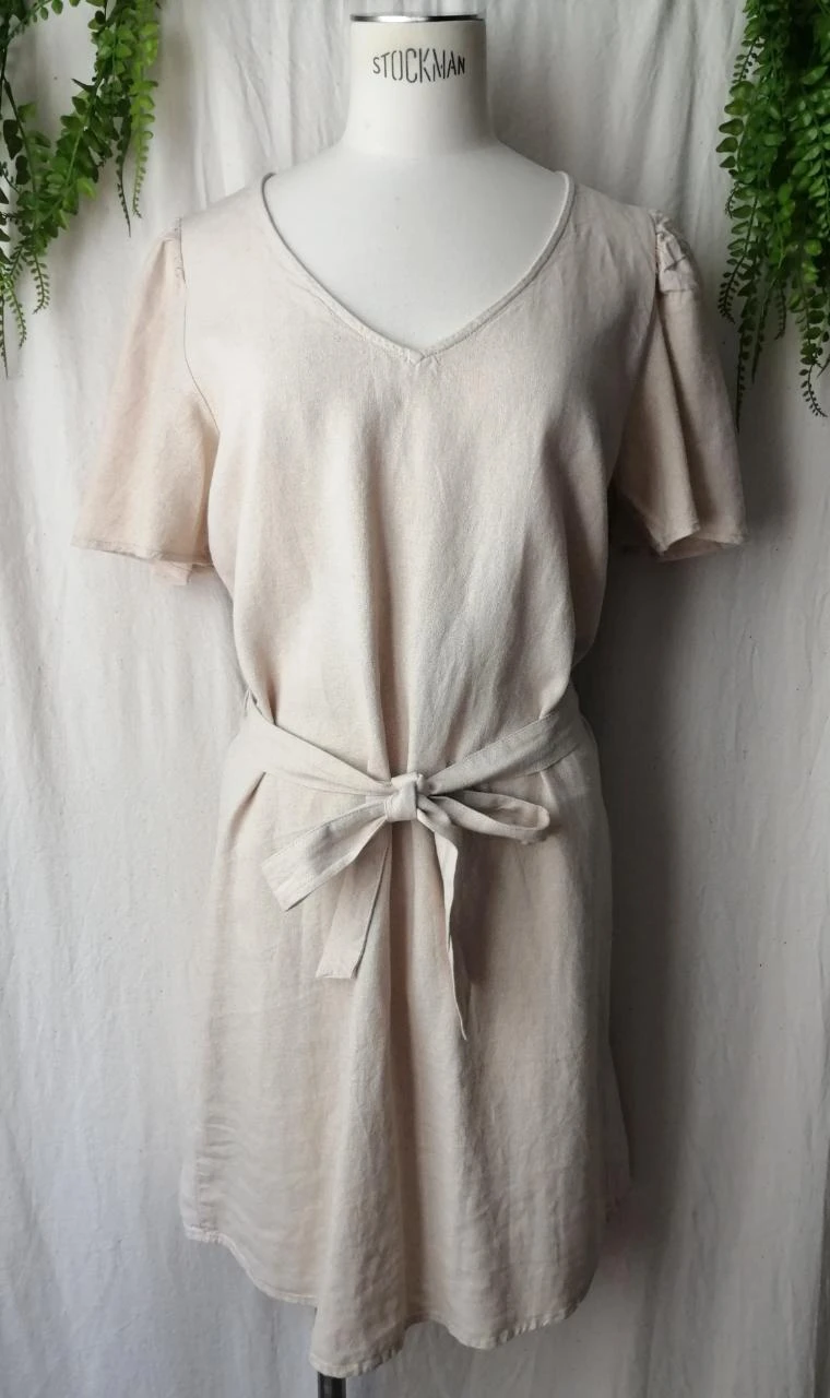 Robe courte col V lin mélangé écru manches volantées & ceinture "JDY"